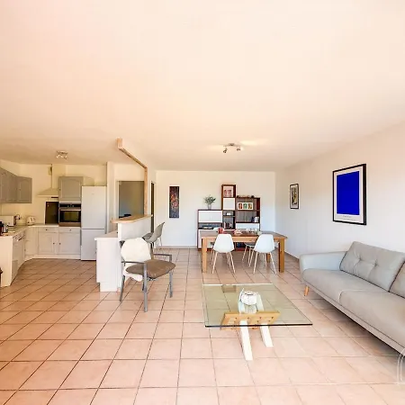 Apartment Spacieux T3 Avec Terrasse Et Parking A Sanary-sur-Mer